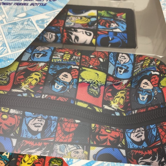 Marvel wallet, key fob, toiletry kit & travel bottle set NEW! 4 set - Picture 10 of 16